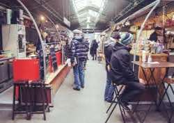 Seen as the oldest covered market in Paris, it has a variety of options from Japanese bento boxes, Hamburgers et Frites, crepes to Moroccan couscous. 